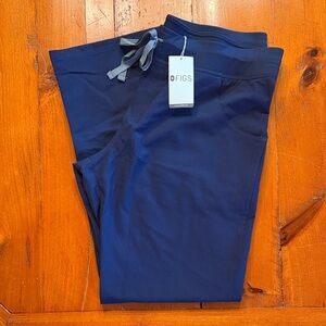 NWT figs, cade regular. Navy blue.